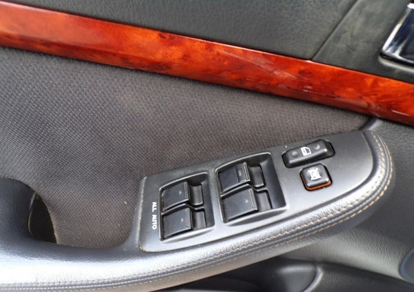 Toyota Avensis cena 13900 przebieg: 198000, rok produkcji 2005 z Kolno małe 407
